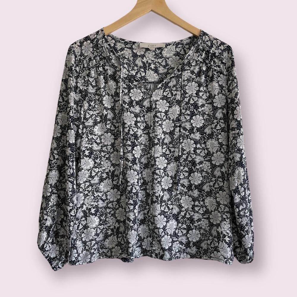 LOFT || blue & white floral v-neck blouse